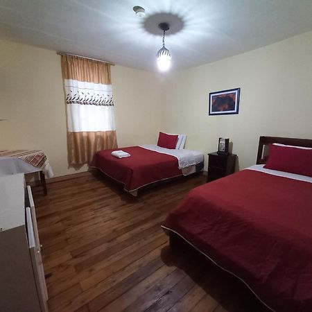 Hostal Bolivar Inn Кито Номер фото