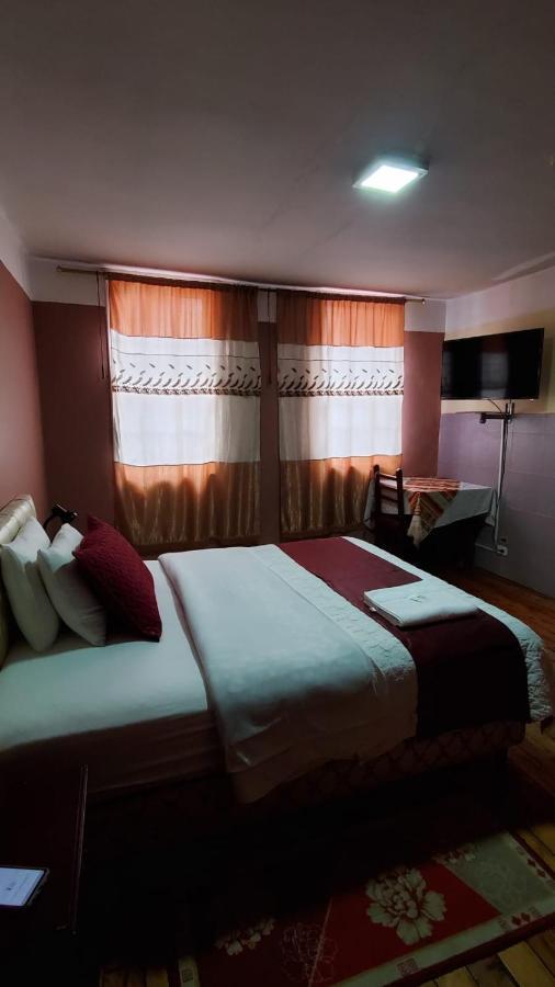 Hostal Bolivar Inn Кито Экстерьер фото